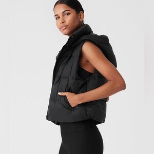 NWT Alo Yoga Gold Rush Puffer Vest Small